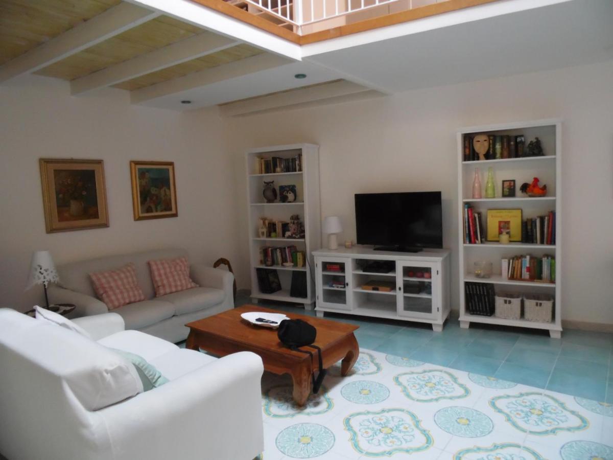 A Casa Di Monica Apartment ปอซซุออลี ภายนอก รูปภาพ